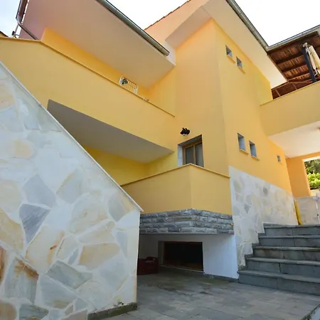 Agatha Paradise Отель Коинира