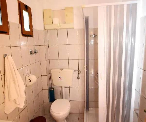 Agatha Paradise Коинира