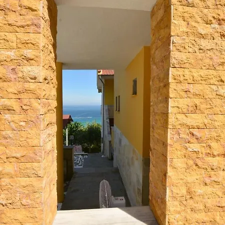 Agatha Paradise מלון